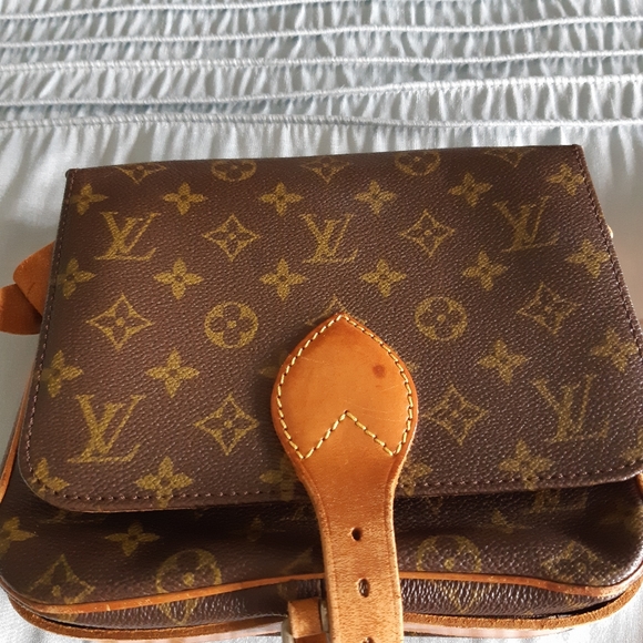 Selling authentic Louise Vuitton bag. - Picture 4 of 7